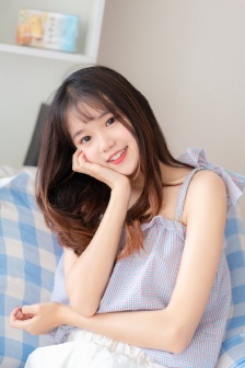 男生女生打扑克